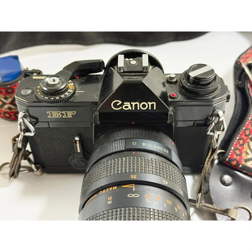 Canon EF 35mm‎ Film SLR Camera Black Vintage Macro 35-105mm Zoom Lens Strap